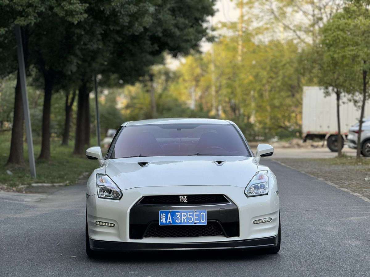 日產(chǎn) GT-R  2014款 3.8T Premium Edition 棕紅內(nèi)飾圖片