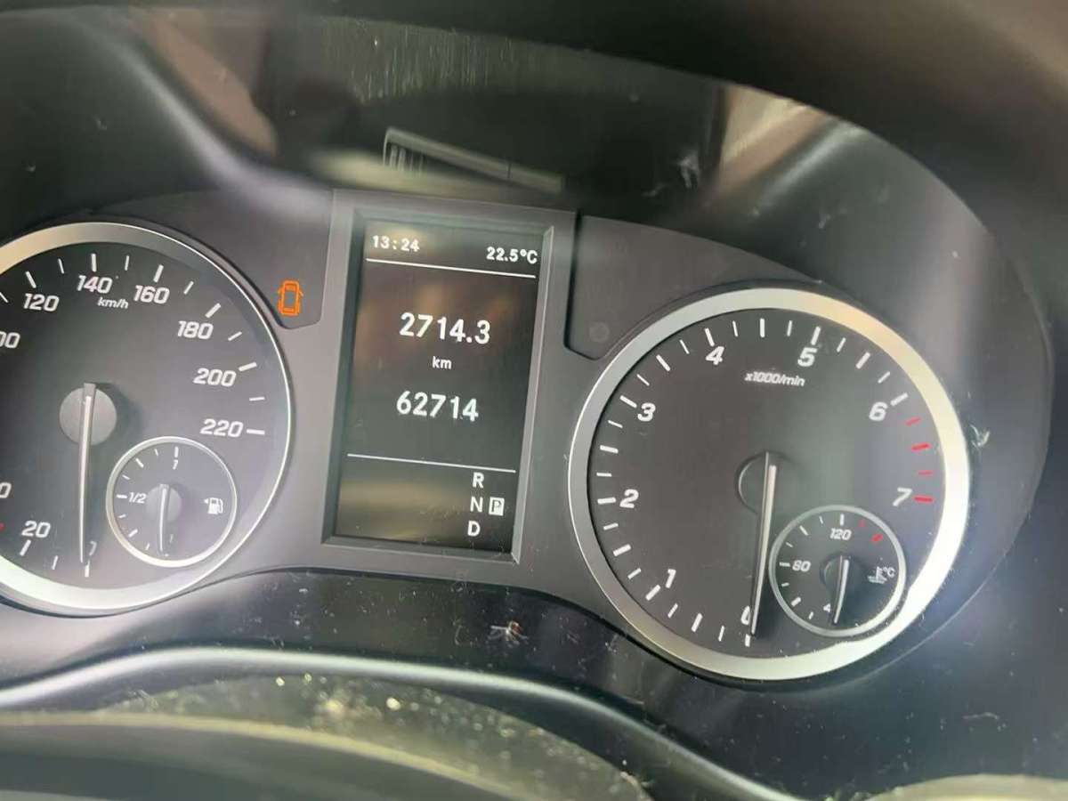 奔馳 威霆  2021款 2.0T 精英版 7座圖片