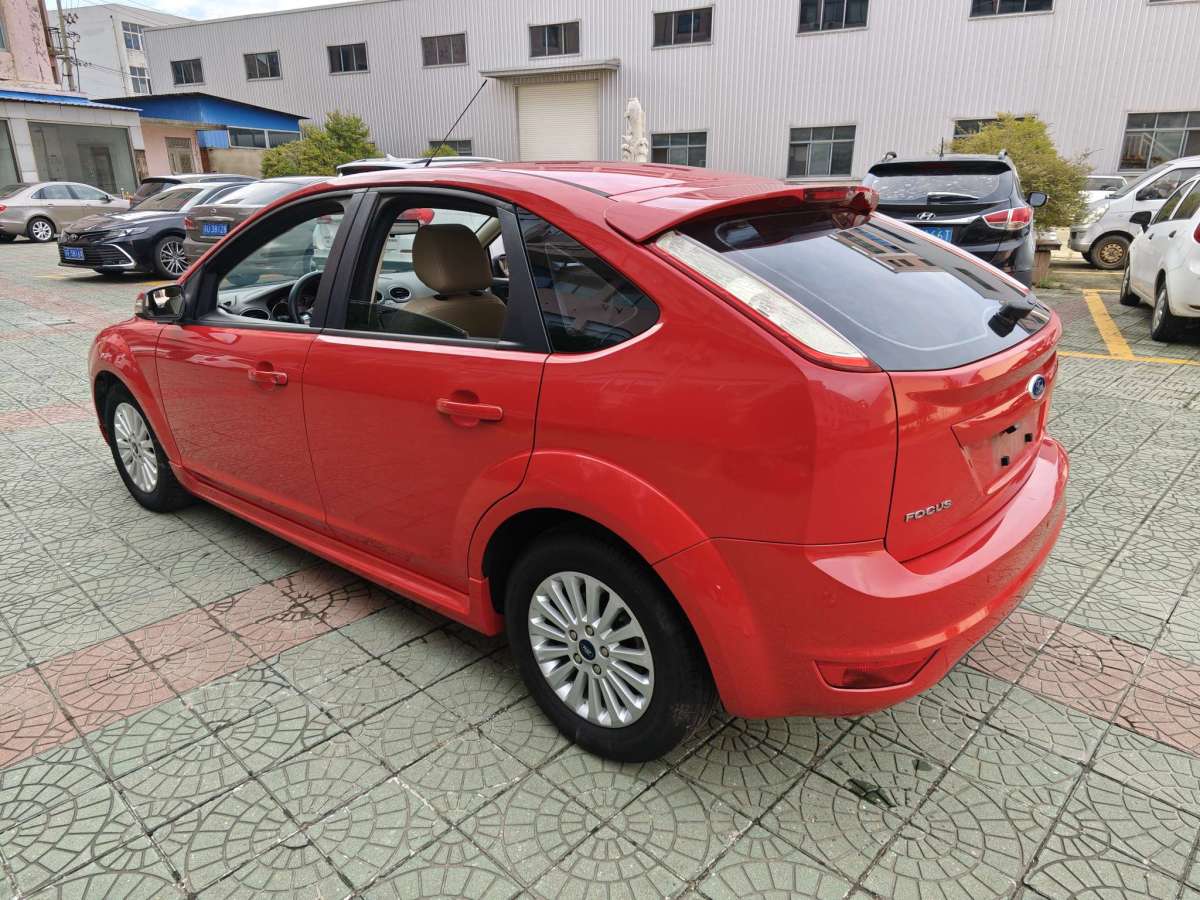 福特 ?？怂? 2013款 兩廂經(jīng)典 1.8L 自動基本型圖片