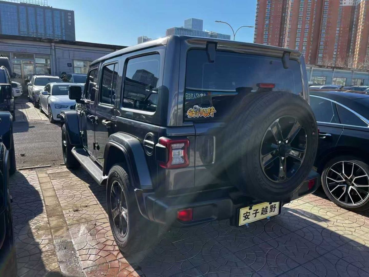 Jeep 牧馬人  2022款 2.0T 高地 阿拉斯加極光綠特別版圖片