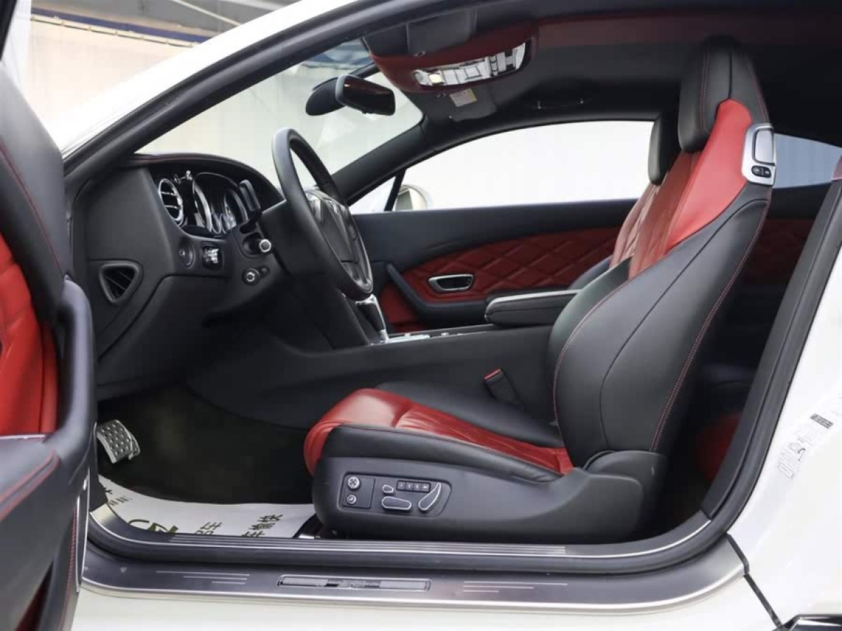 賓利 歐陸  2015款 4.0T GT V8 S 標(biāo)準(zhǔn)版圖片