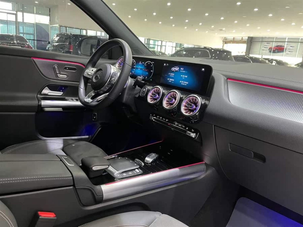 奔馳 奔馳EQA  2022款 EQA 300 4MATIC 首發(fā)特別版圖片
