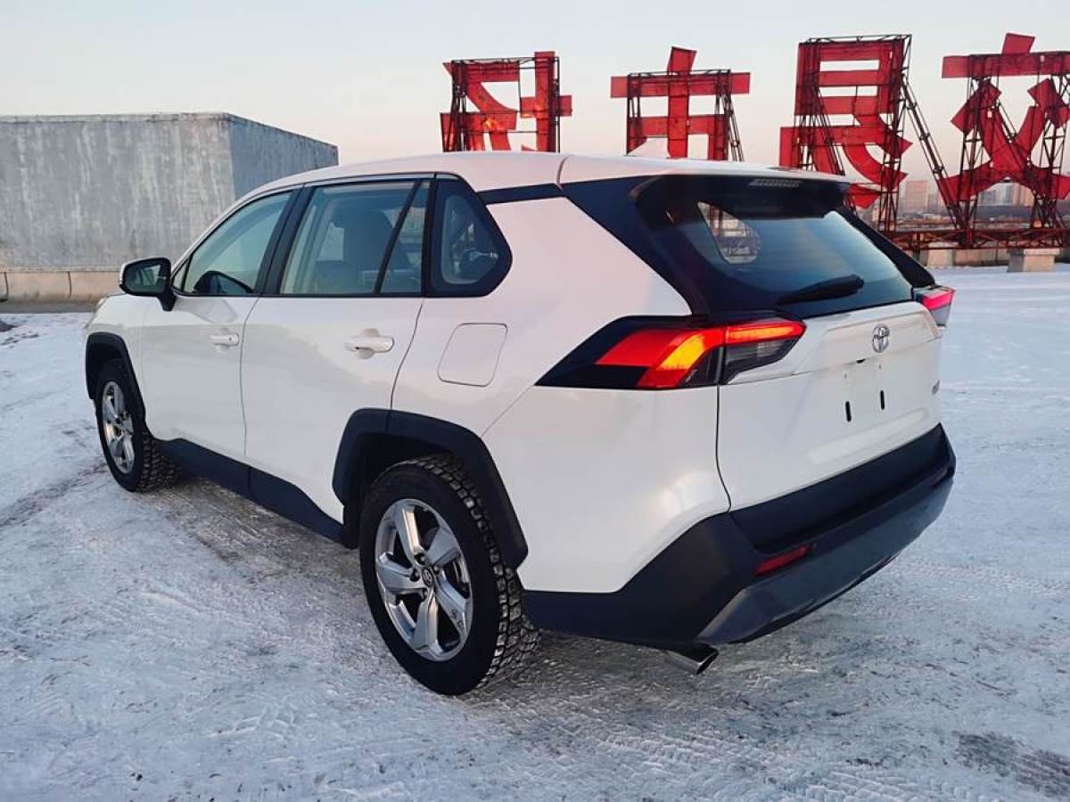 豐田 RAV4榮放  2022款 2.0L CVT四驅(qū)風(fēng)尚版圖片