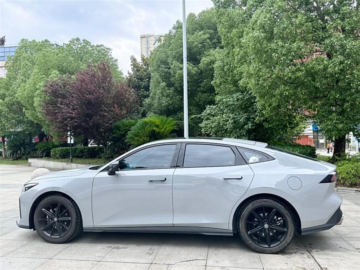 長(zhǎng)安 長(zhǎng)安UNI-V  2022款 1.5T 卓越型圖片