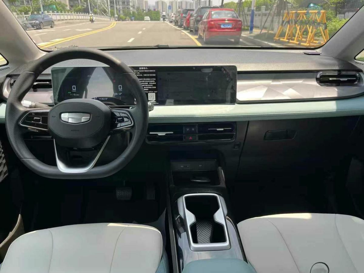 幾何 幾何E  2023款 320KM 乖帥虎 5座圖片