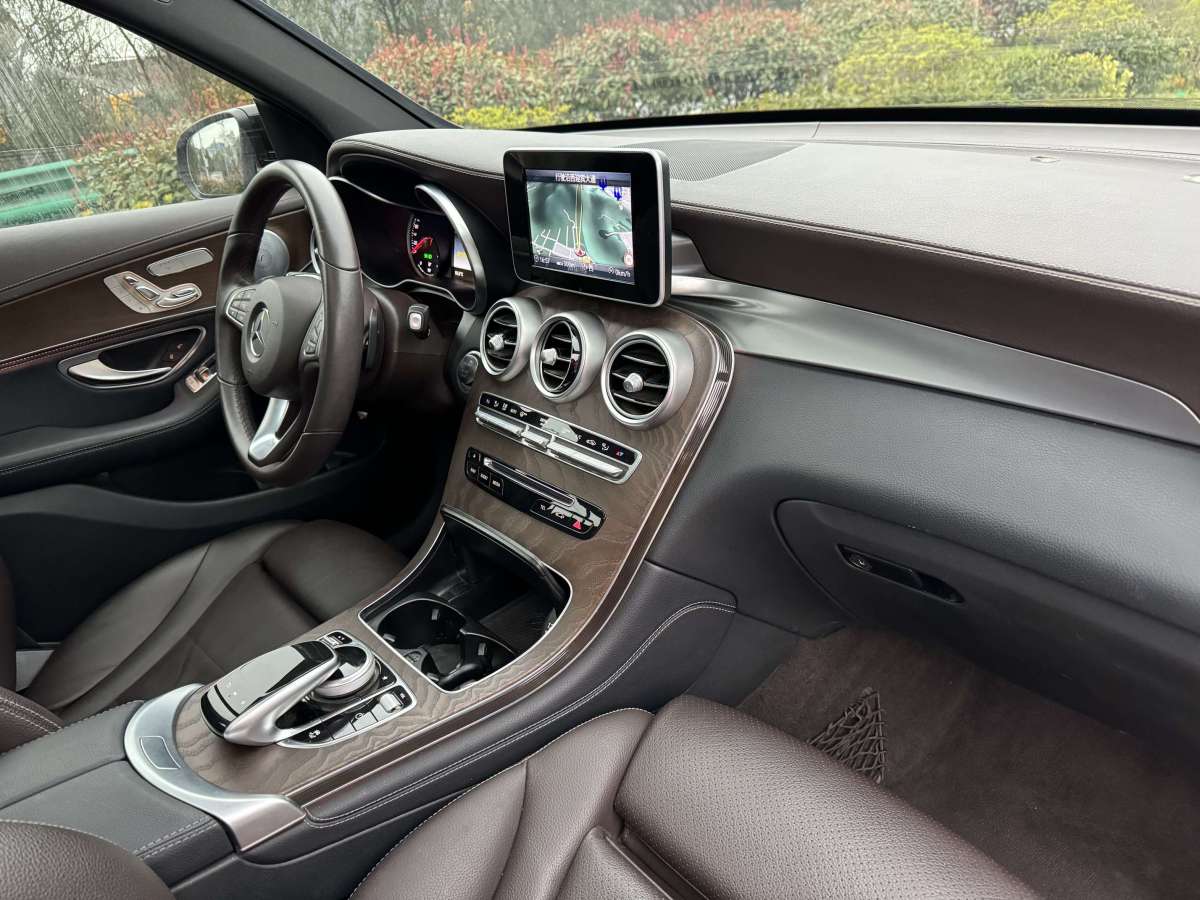 2019年5月奔驰 奔驰GLC  2019款 改款 GLC 300 L 4MATIC 动感型