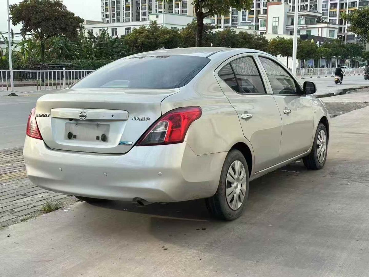 日產(chǎn) 樓蘭(海外)  2013款 3.5 XV榮耀版圖片