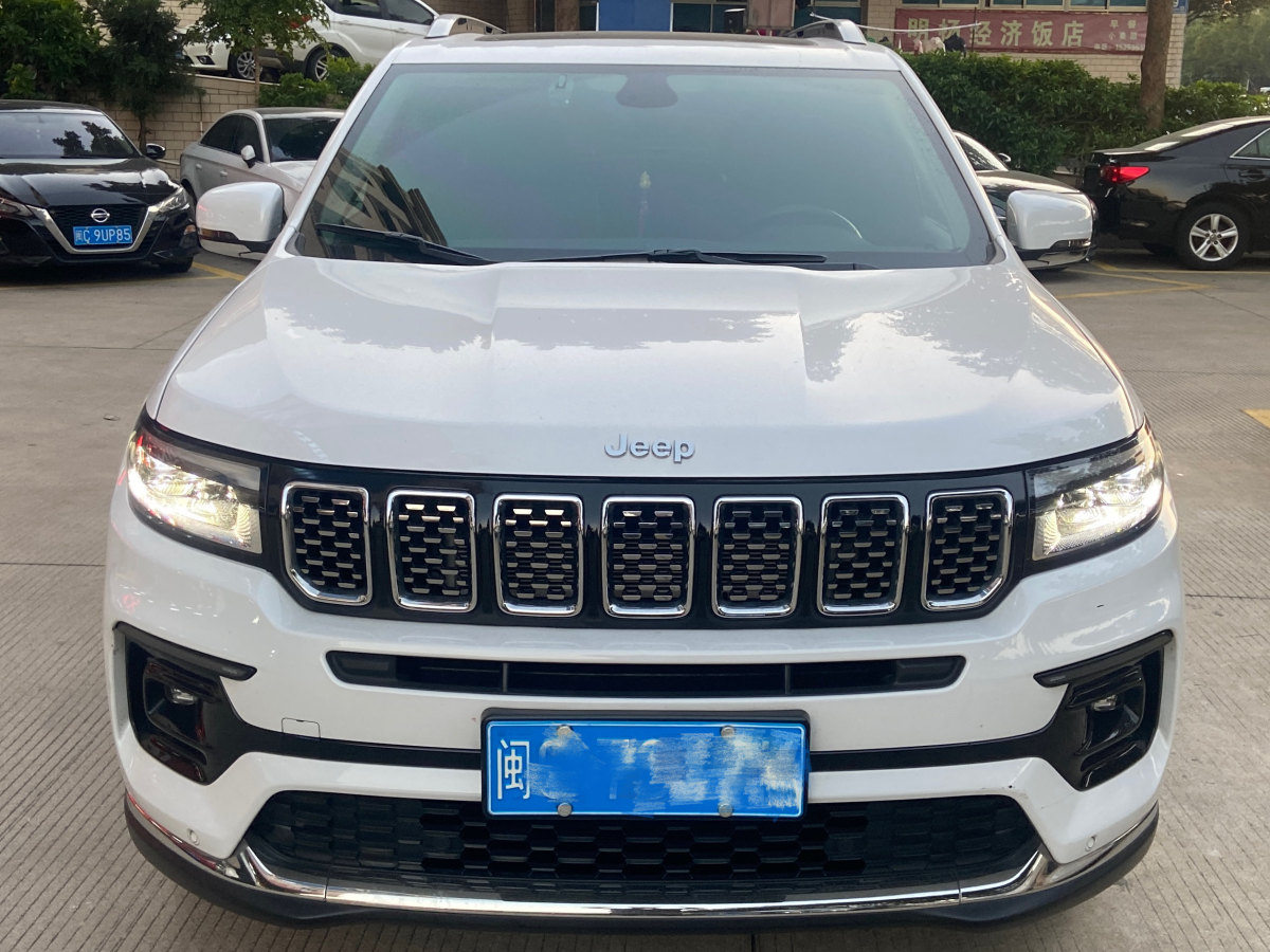 Jeep 大指揮官  2022款 2.0T 兩驅(qū)豪華版圖片