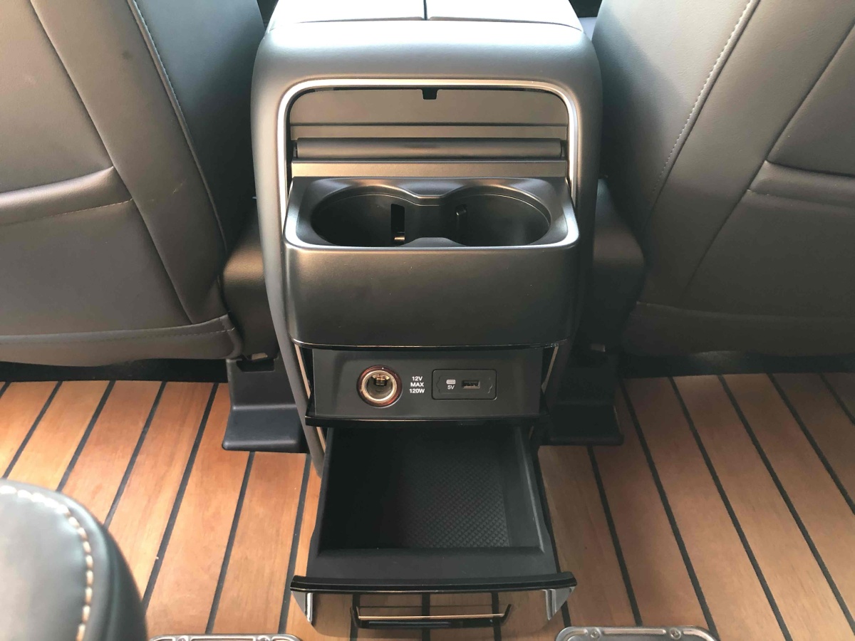 廣汽傳祺 M8  2021款 領(lǐng)秀系列 390T 至尊版圖片
