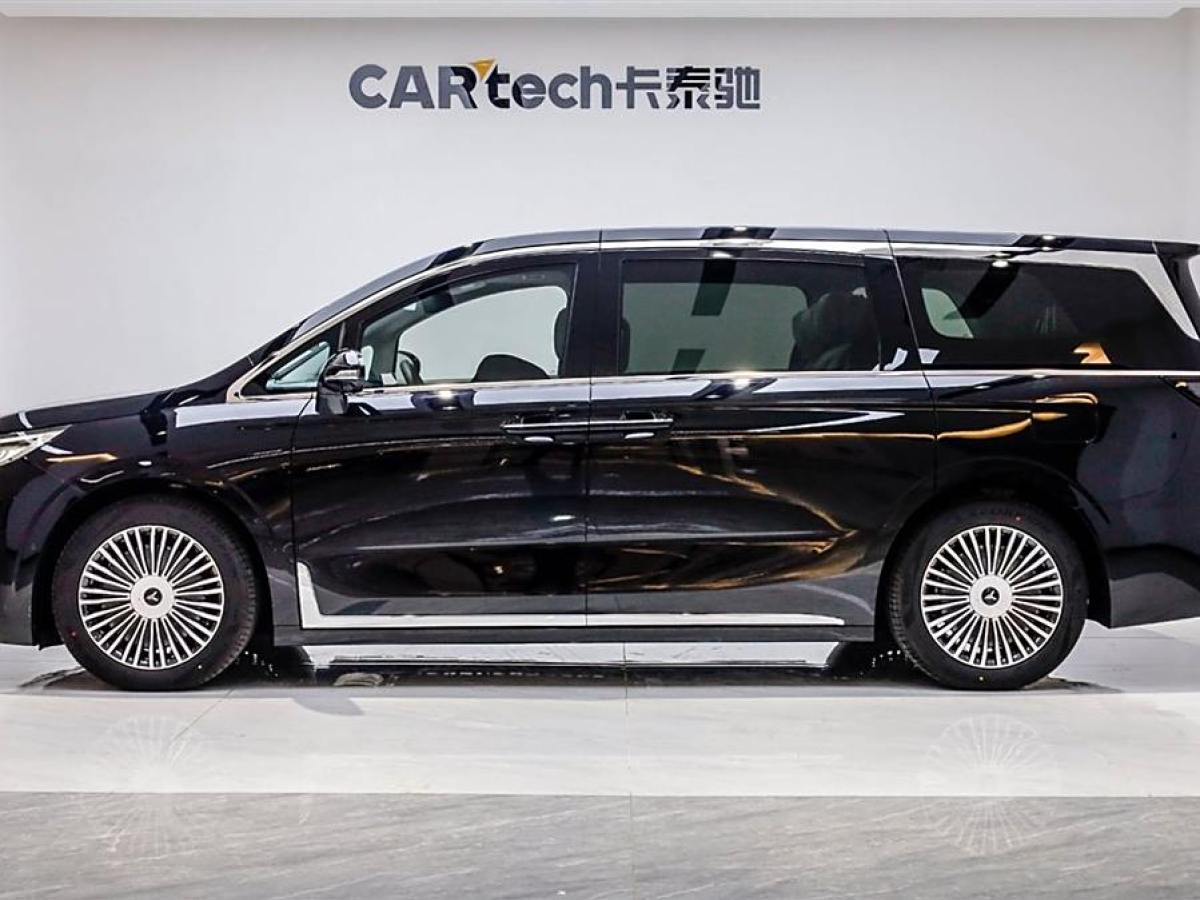 嵐圖 夢想家  2025款 PHEV 四驅(qū)尊貴鯤鵬版圖片