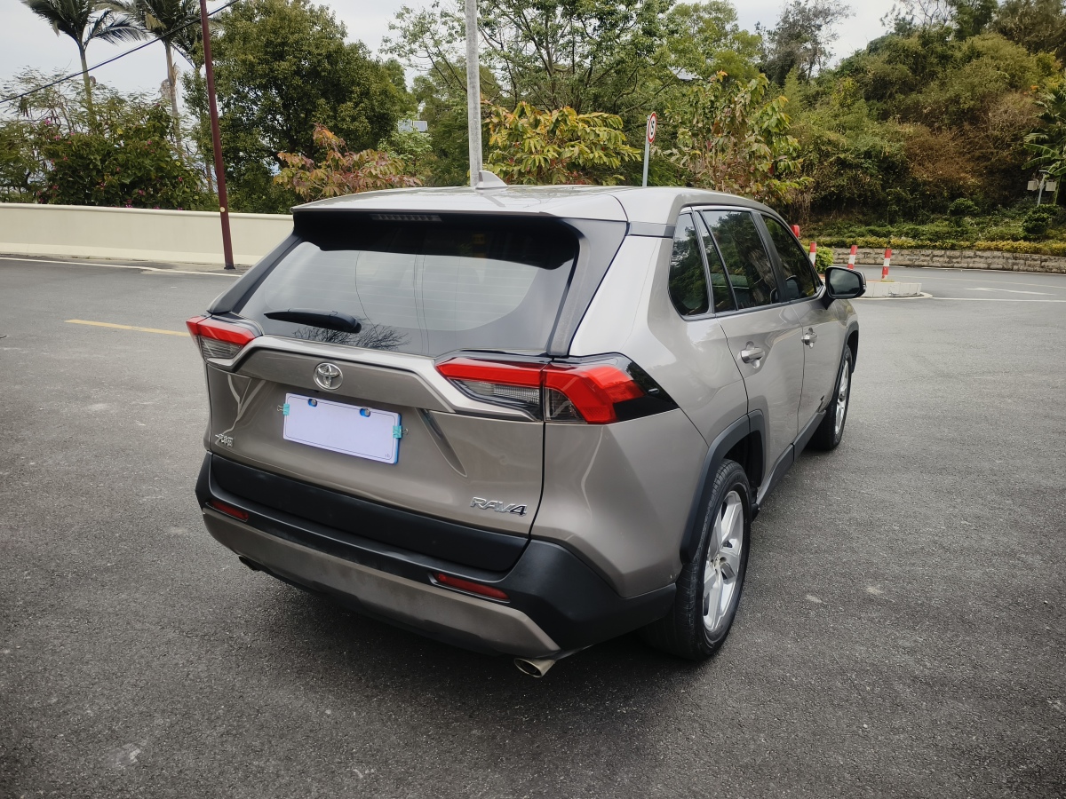 豐田 RAV4  2018款 榮放 2.0L CVT兩驅風尚版圖片