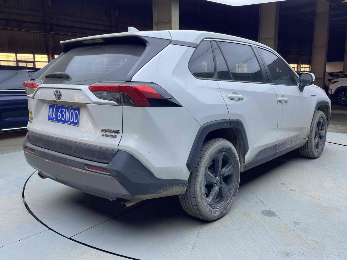 豐田 RAV4榮放  2022款 雙擎 2.5L CVT四驅(qū)旗艦版圖片