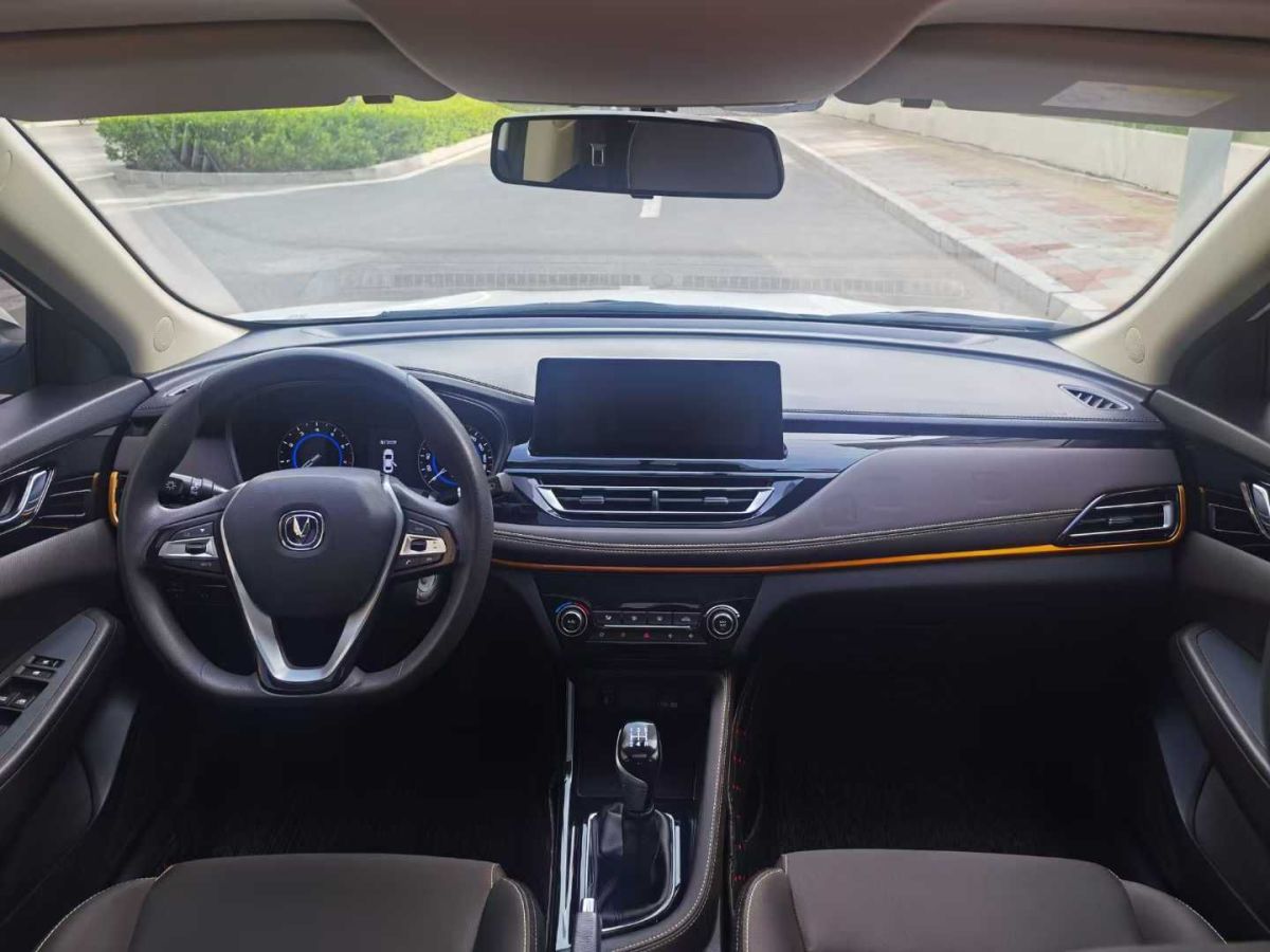 長(zhǎng)安 逸動(dòng)  2020款 PLUS 1.6L GDI 手動(dòng)精英型圖片