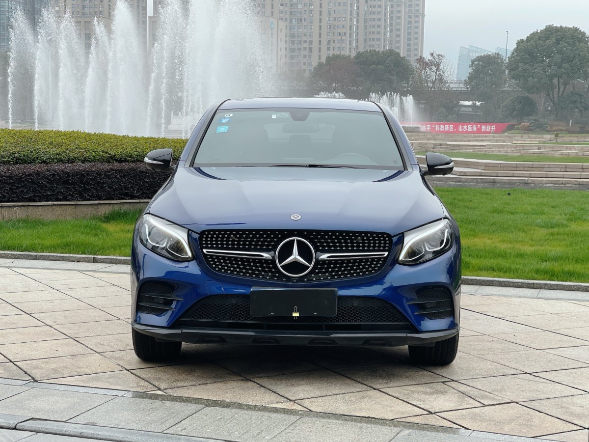 2019年8月奔馳 奔馳GLC  2023款 改款 GLC 260 4MATIC 轎跑SUV