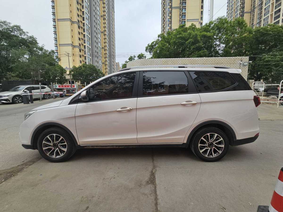 寶駿 730  2016款 1.5L 手動(dòng)超值型 7座圖片