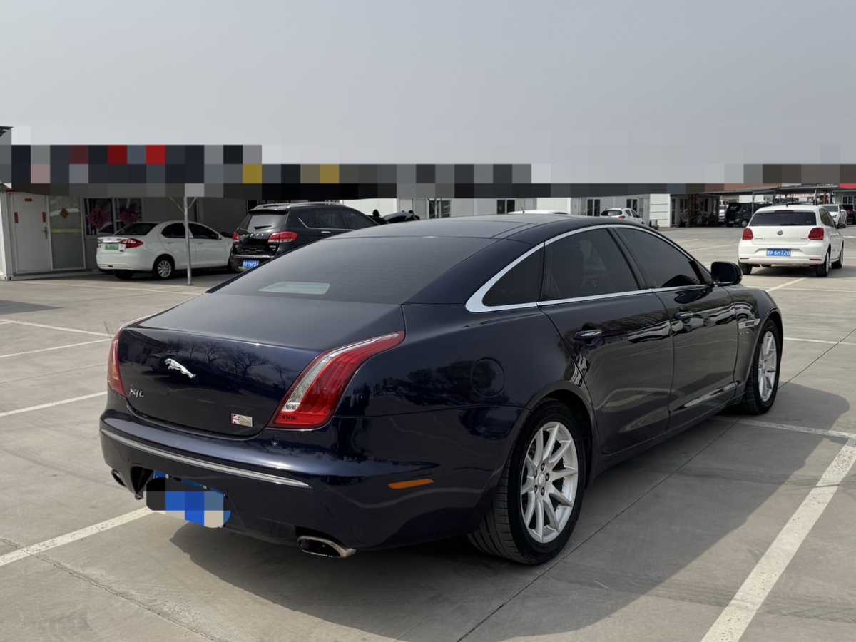 2013年2月捷豹 XJ  2012款 XJL 3.0 全景商務(wù)版
