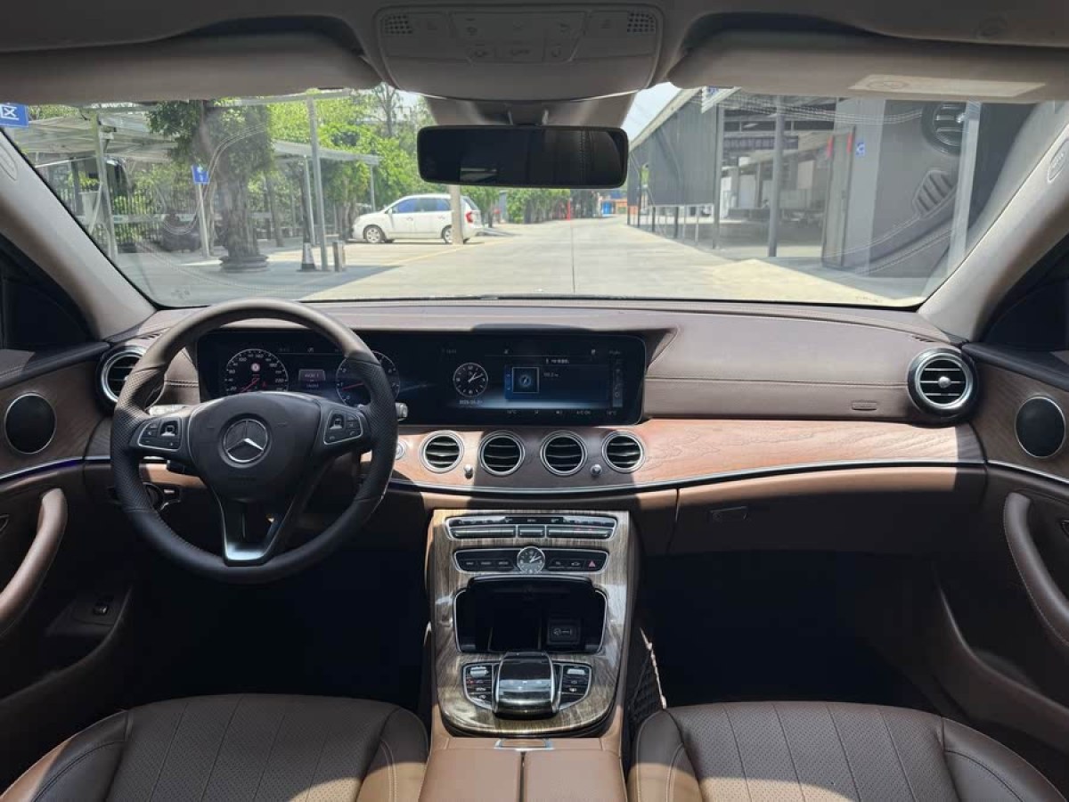 奔馳 奔馳E級  2019款 改款 E 300 L 豪華型圖片