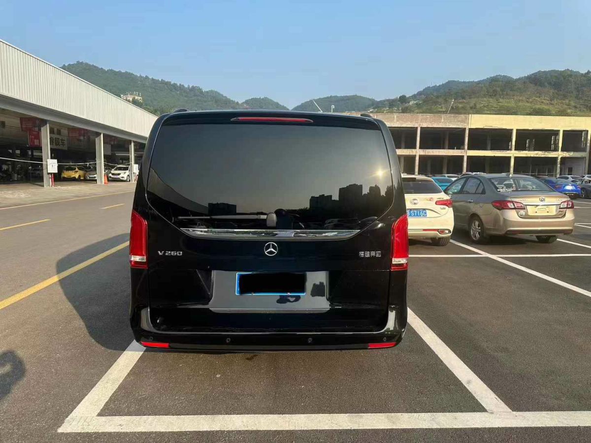 奔馳 奔馳A級  2019款  A 220 L 4MATIC 運(yùn)動轎車圖片