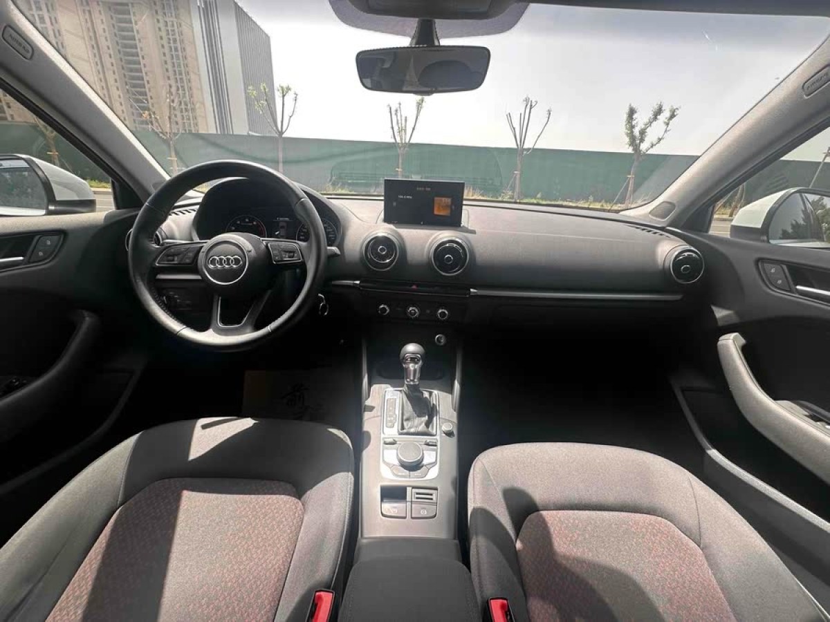 奧迪 奧迪A3  2018款 30周年年型 Limousine 35 TFSI 進(jìn)取型圖片