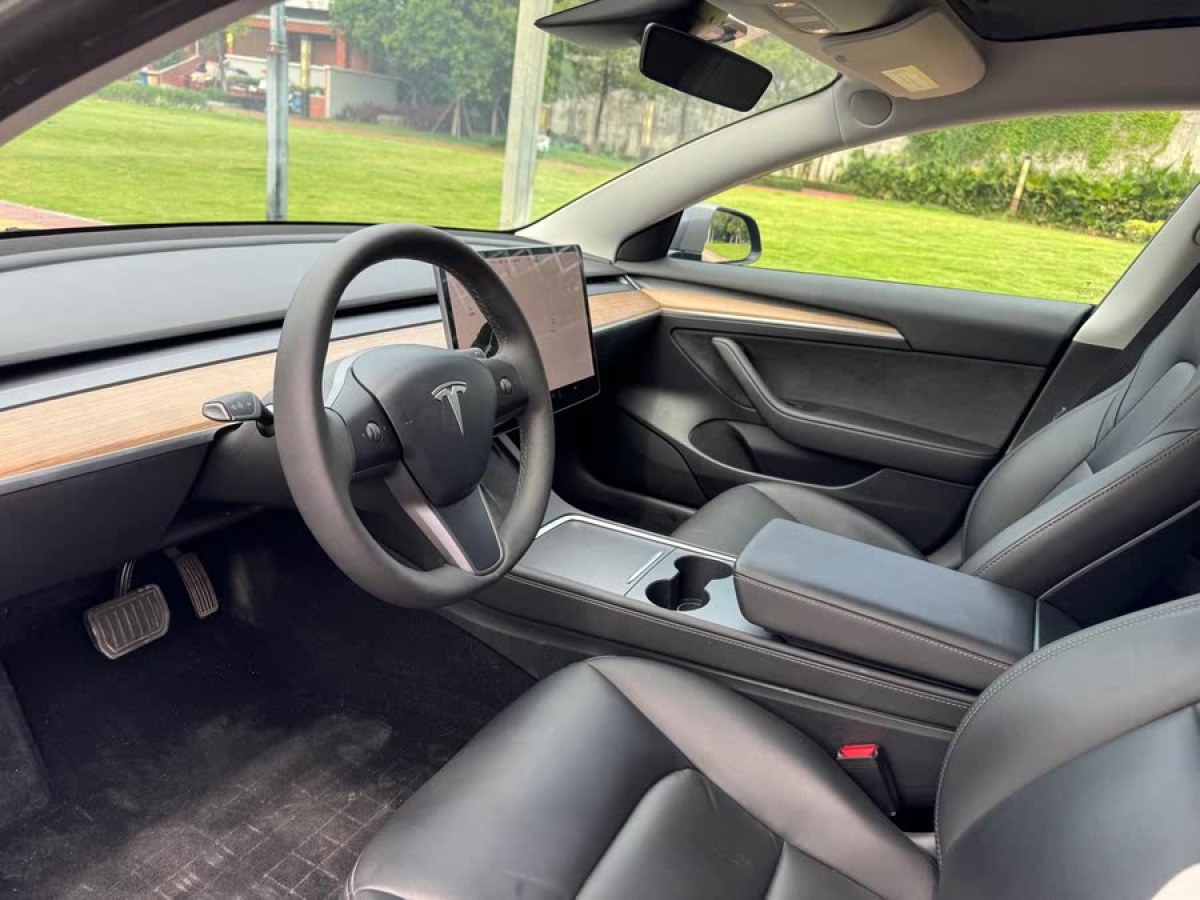 特斯拉 Model 3  2021款 改款 標(biāo)準(zhǔn)續(xù)航后驅(qū)升級(jí)版圖片