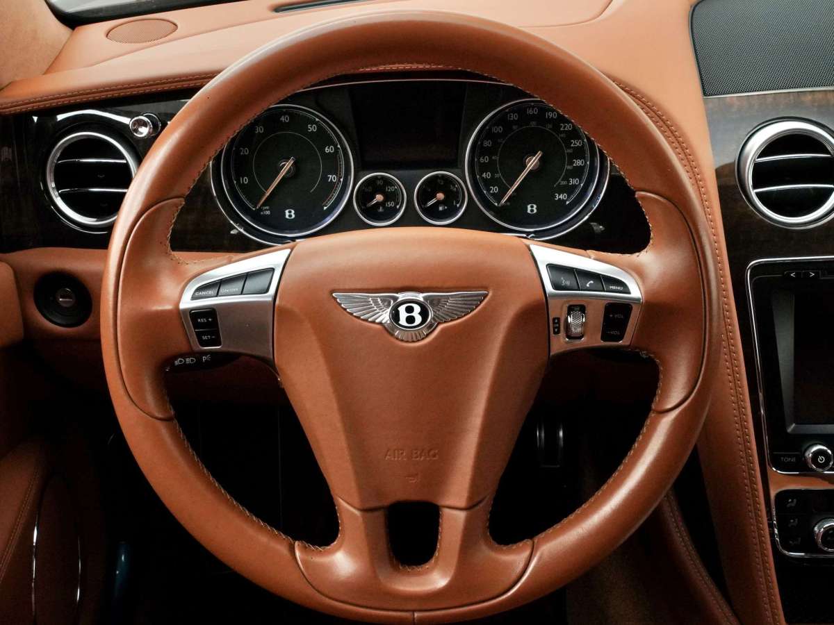 2017年6月宾利 飞驰  2017款 4.0T V8 标准版