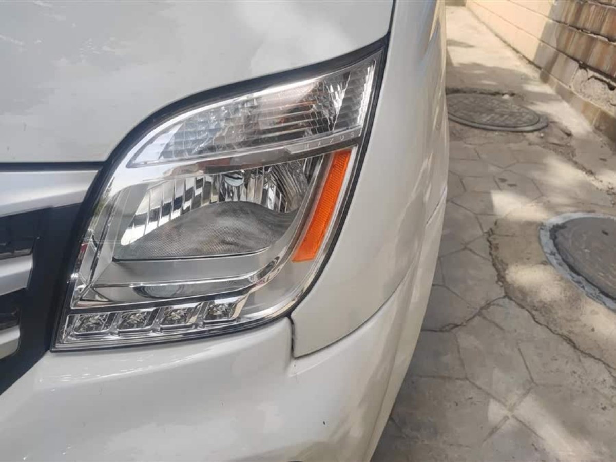 上汽大通 V80  2019款 2.0T Plus 6擋手動(dòng)傲運(yùn)通長(zhǎng)軸高頂7座圖片