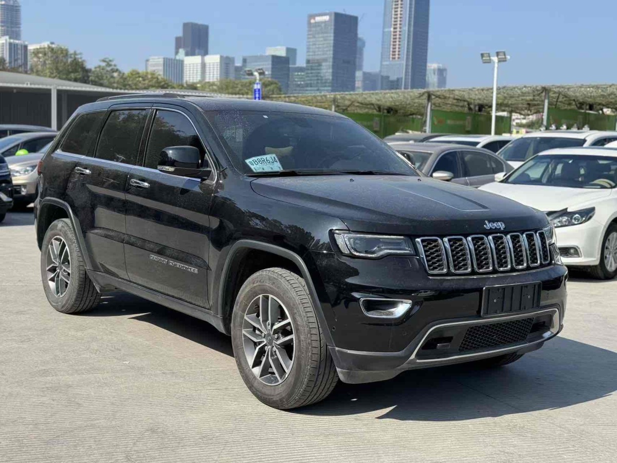 Jeep 大切諾基  2020款 3.0L 專業(yè)導(dǎo)航版圖片