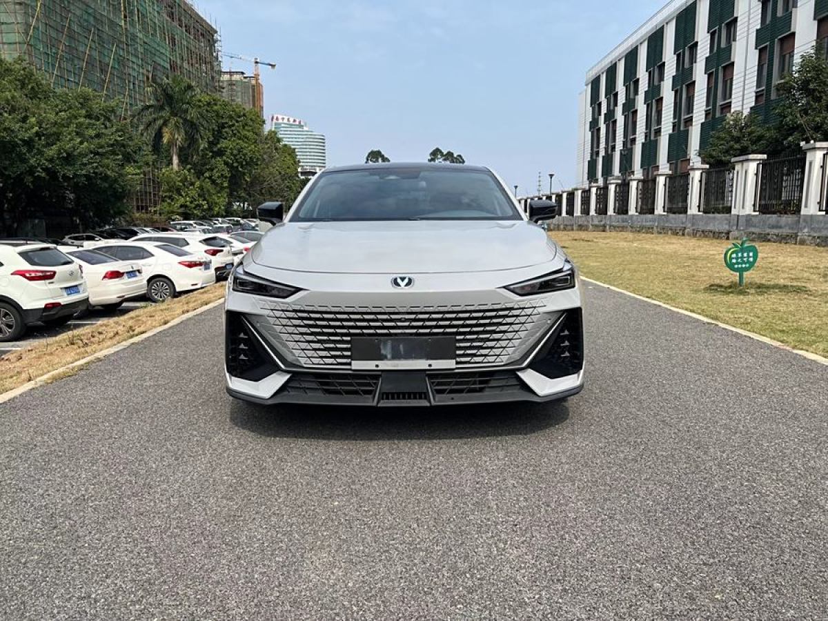 长安 长安UNI-V  2022款 1.5T 尊贵型图片