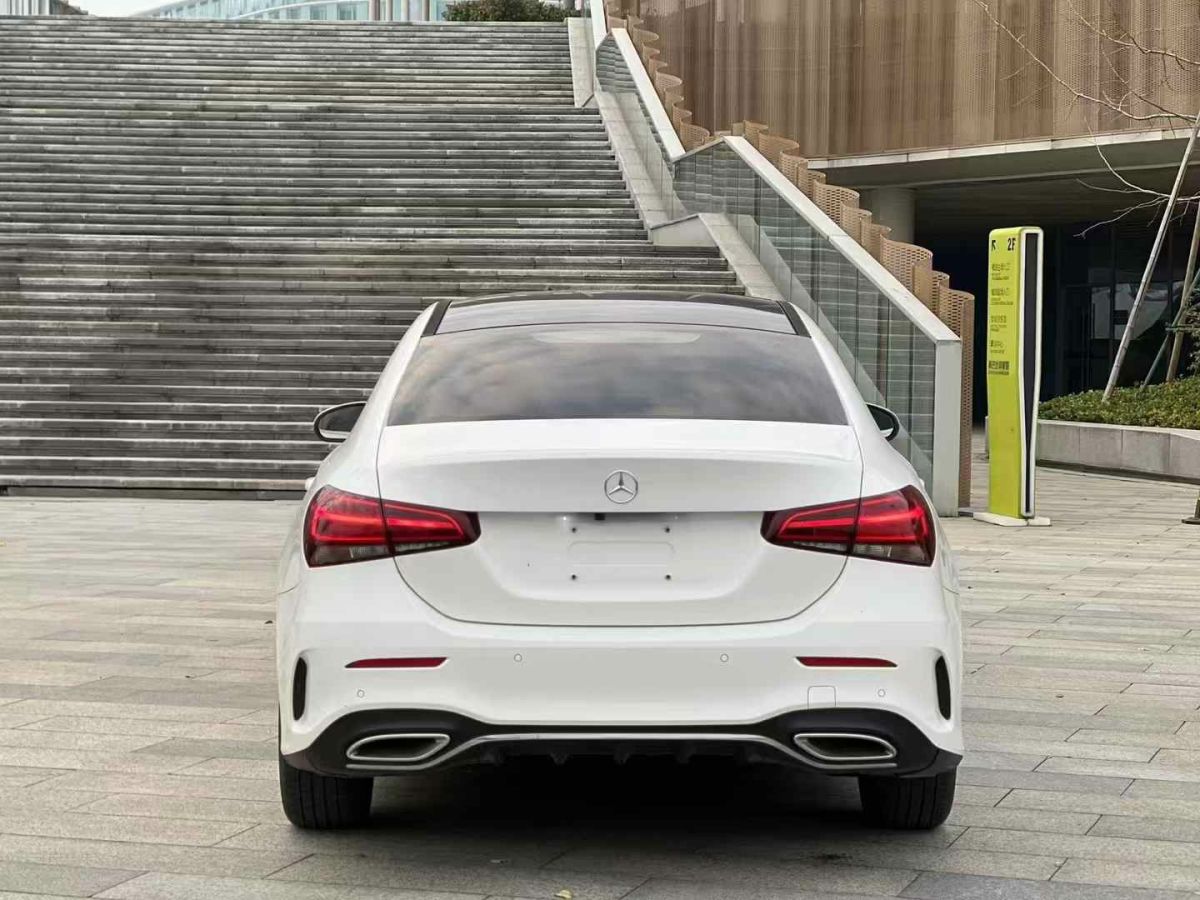 奔馳 奔馳A級  2019款  A 220 L 4MATIC 運動轎車圖片