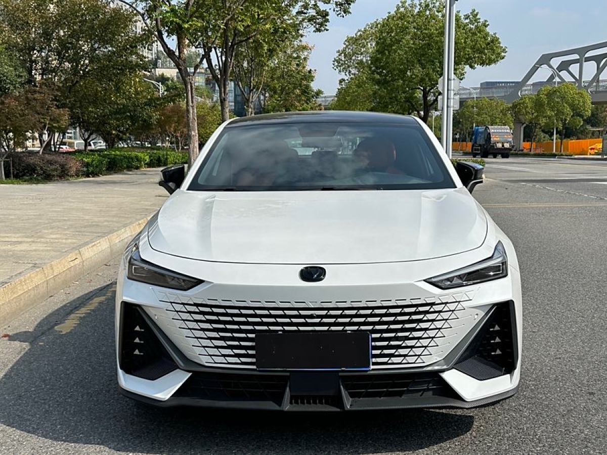 長(zhǎng)安 長(zhǎng)安UNI-V  2022款 1.5T 尊貴型圖片