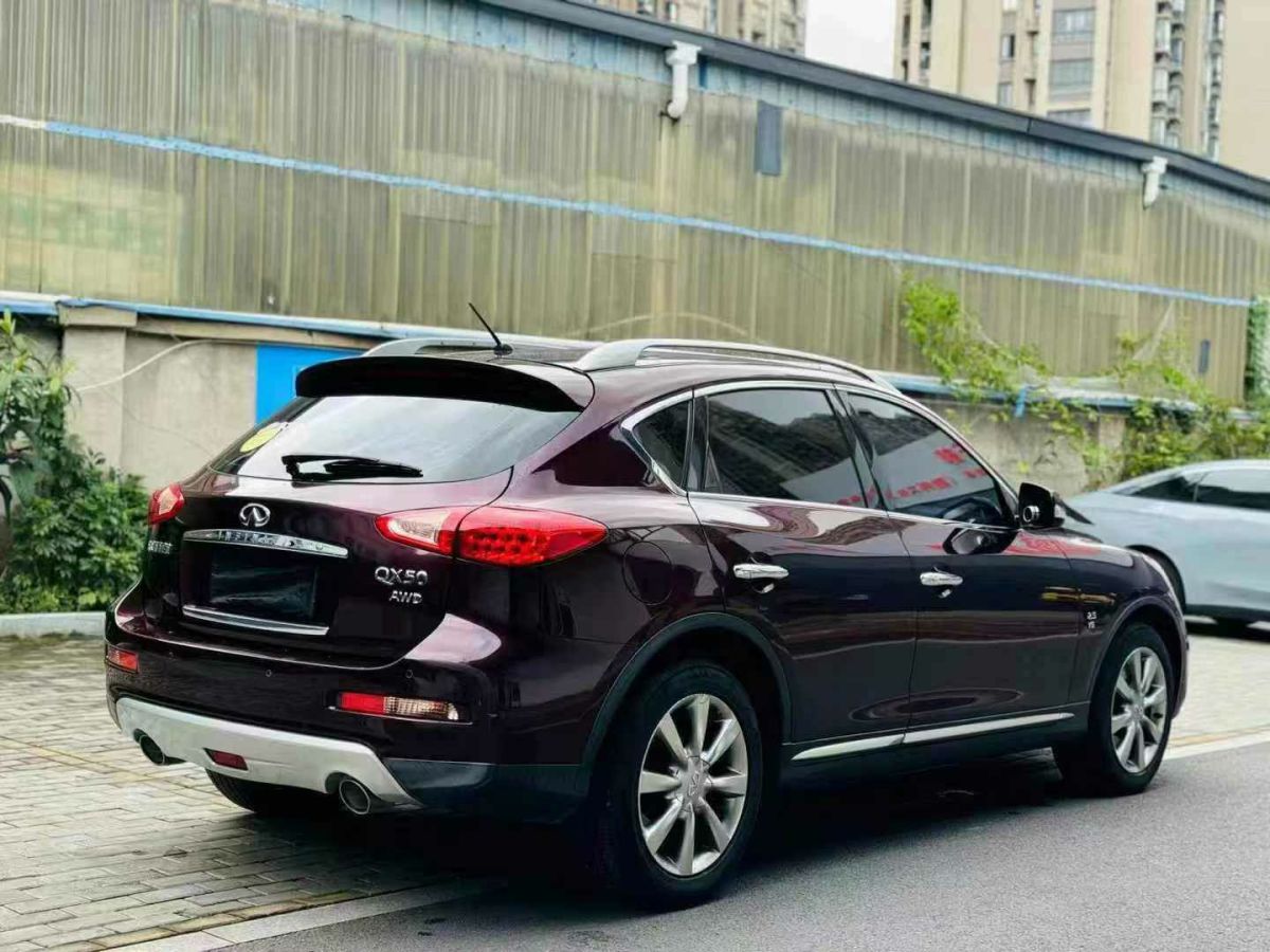 英菲尼迪 QX  2017款 QX30 1.6T 時(shí)尚版 兩驅(qū)圖片