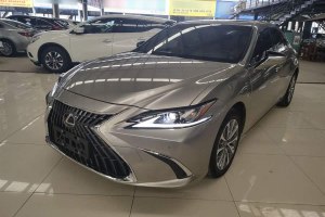 ES 雷克薩斯 300h 卓越版