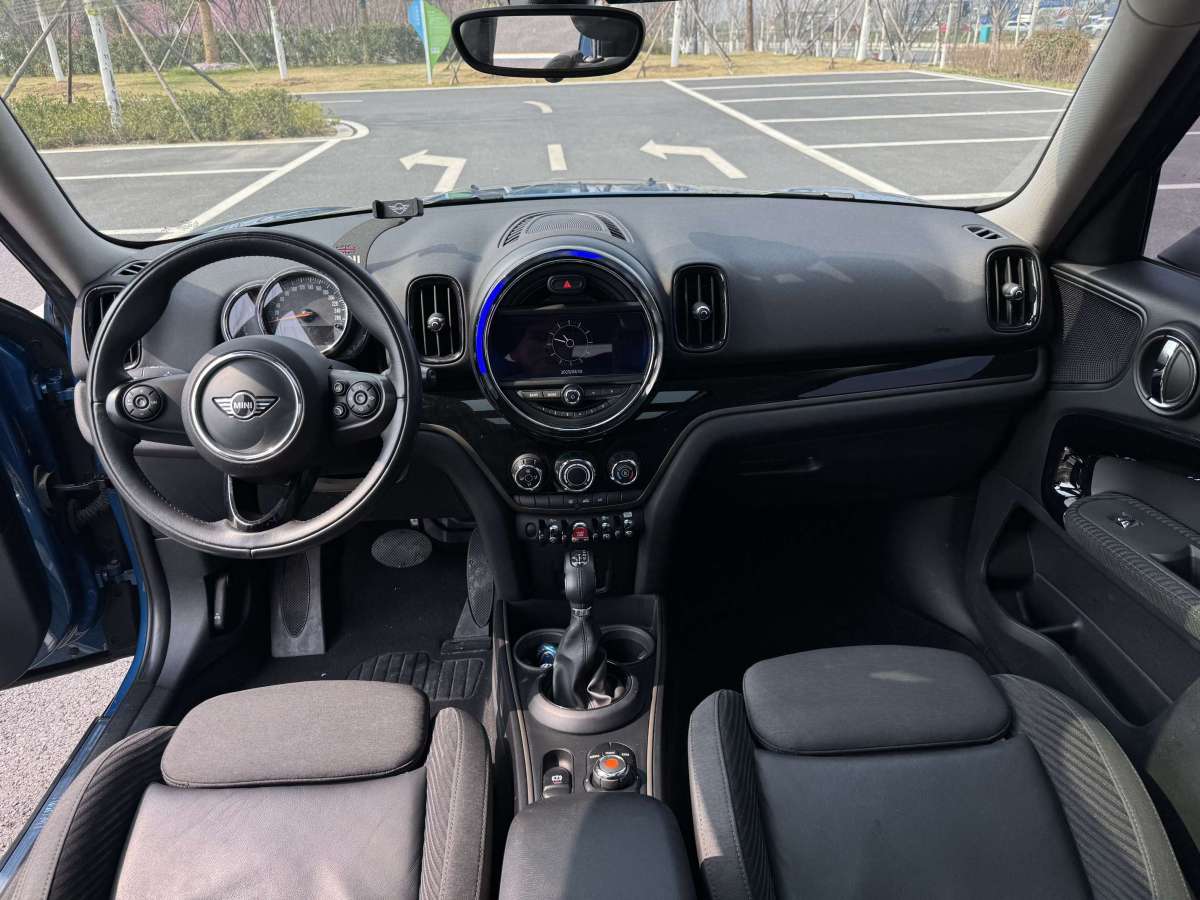 2019年8月MINI COUNTRYMAN  2019款 1.5T COOPER ALL4 經(jīng)典派周末旅行版