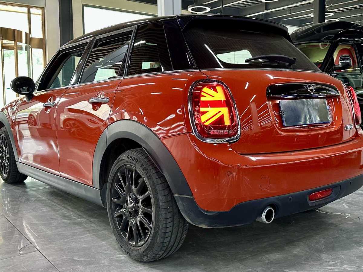 2020年12月MINI MINI  2020款 1.5T COOPER 經(jīng)典派 五門版