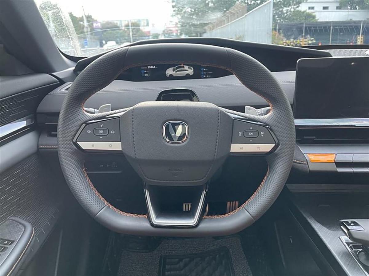 長(zhǎng)安 長(zhǎng)安UNI-V  2023款 1.5T 尊貴型圖片