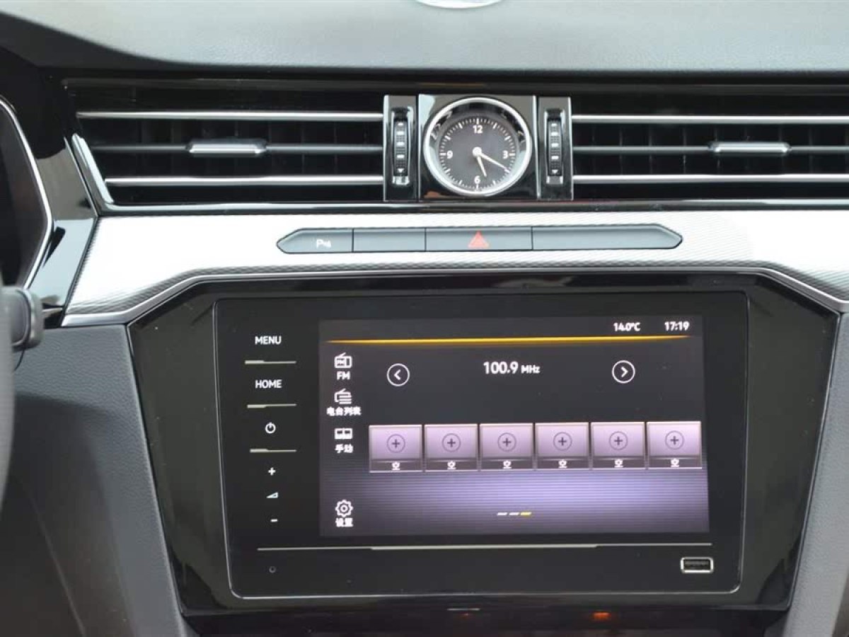 大眾 邁騰  2023款 200萬輛紀念版 330TSI DSG領(lǐng)先型圖片