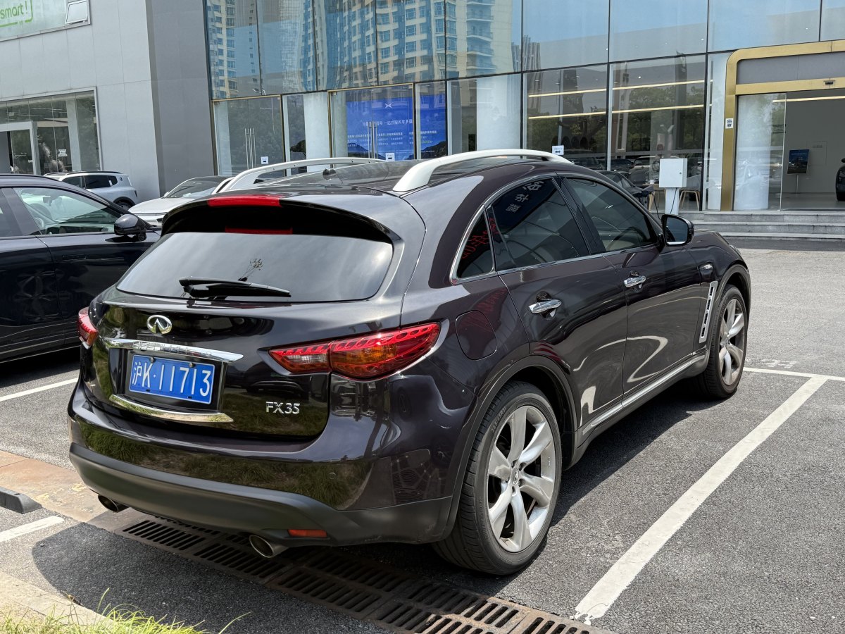 英菲尼迪 FX  2010款 FX35 標(biāo)準(zhǔn)版圖片