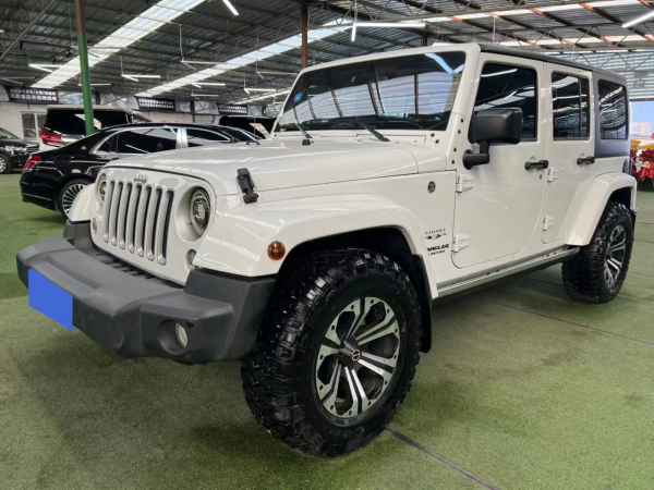 Jeep 牧马人  2017款 3.0L Sahara 四门舒享版Mopar限量典藏版