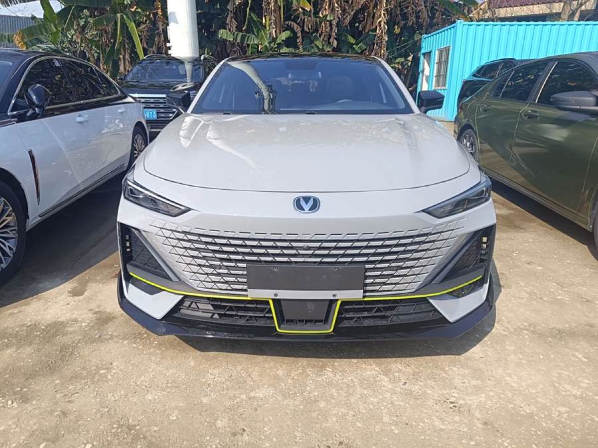 長(zhǎng)安 長(zhǎng)安UNI-V  2023款 1.5T 運(yùn)動(dòng)版圖片