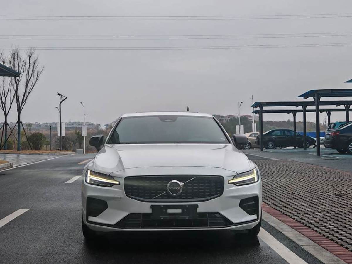 沃爾沃 S60L  2023款 B4 智遠(yuǎn)運(yùn)動版圖片