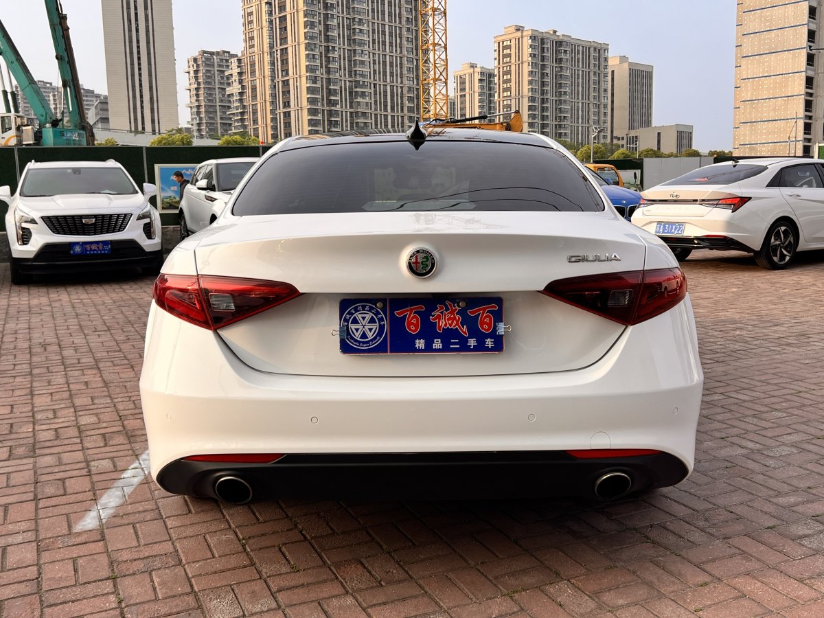 阿尔法·罗密欧 Giulia  2017款 2.0T 280HP 豪华版图片