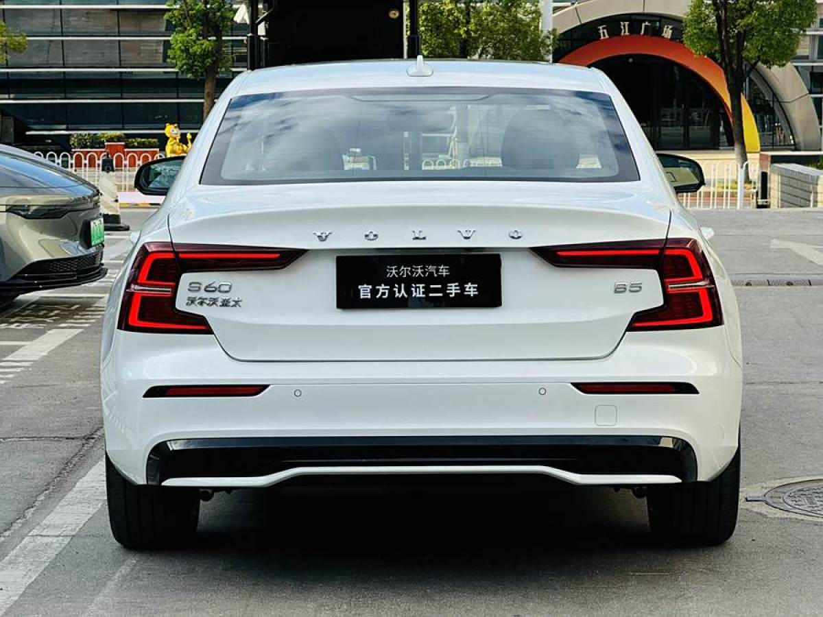 沃爾沃 S60L  2024款 B5 智雅運(yùn)動(dòng)版圖片