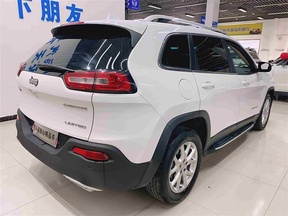 2017年10月Jeep 自由光  2017款 2.4L 領(lǐng)先版