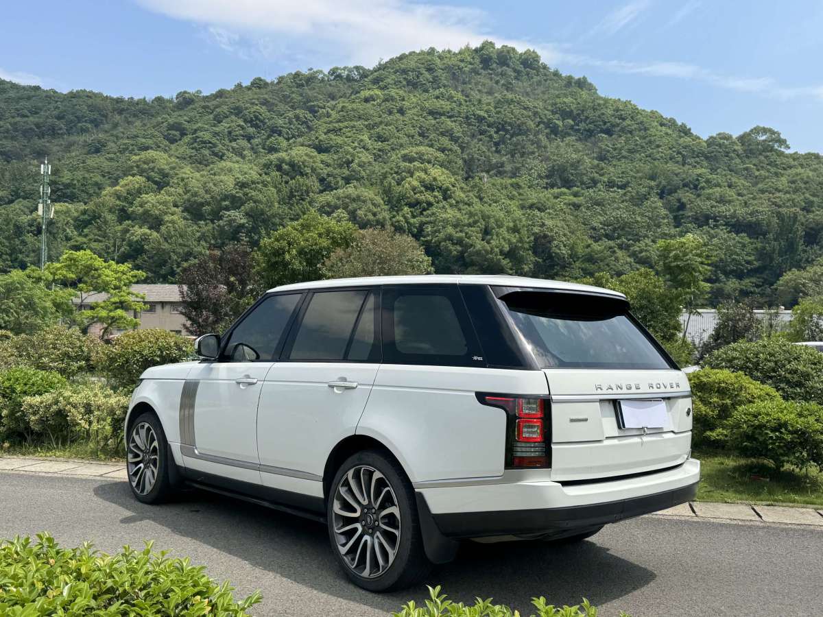 路虎 攬勝  2016款 3.0 V6 SC Vogue SE 創(chuàng)世加長(zhǎng)版圖片
