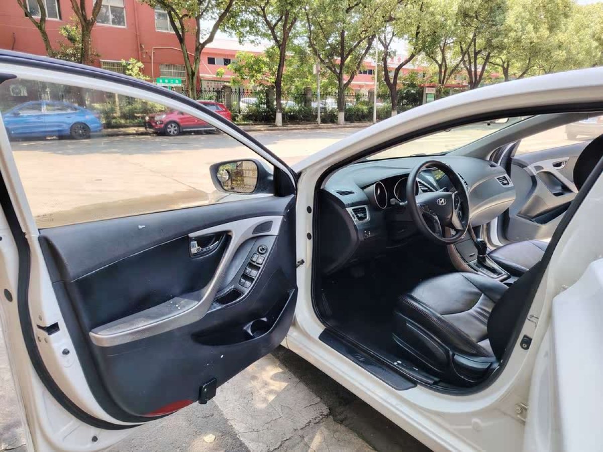 現(xiàn)代 朗動  2013款 1.6L 自動尊貴型圖片