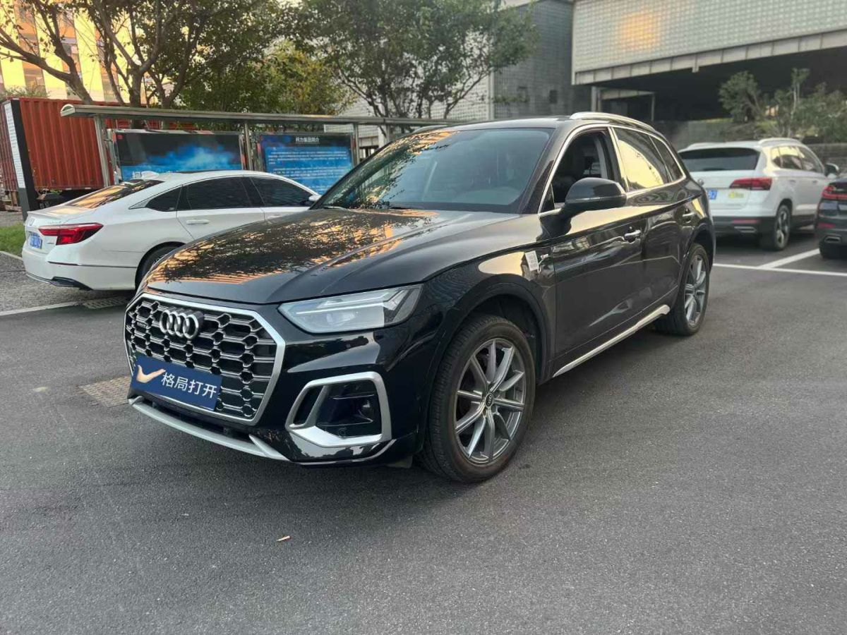 奧迪 奧迪Q5 e-tron  2022款 40 e-tron 星耀型 機(jī)甲套裝圖片