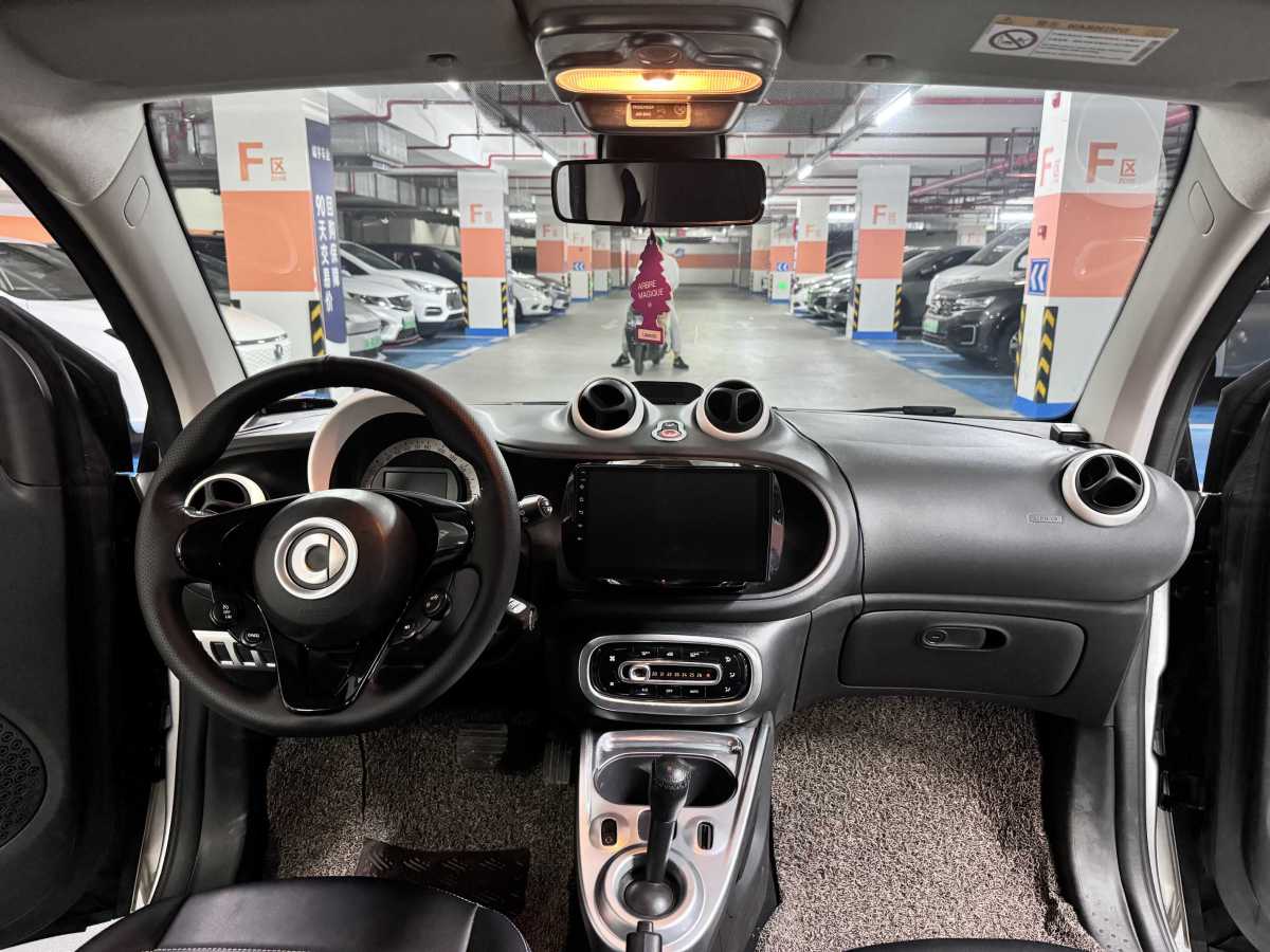 2017年9月smart fortwo  2015款 1.0L 52千瓦硬頂靈動版