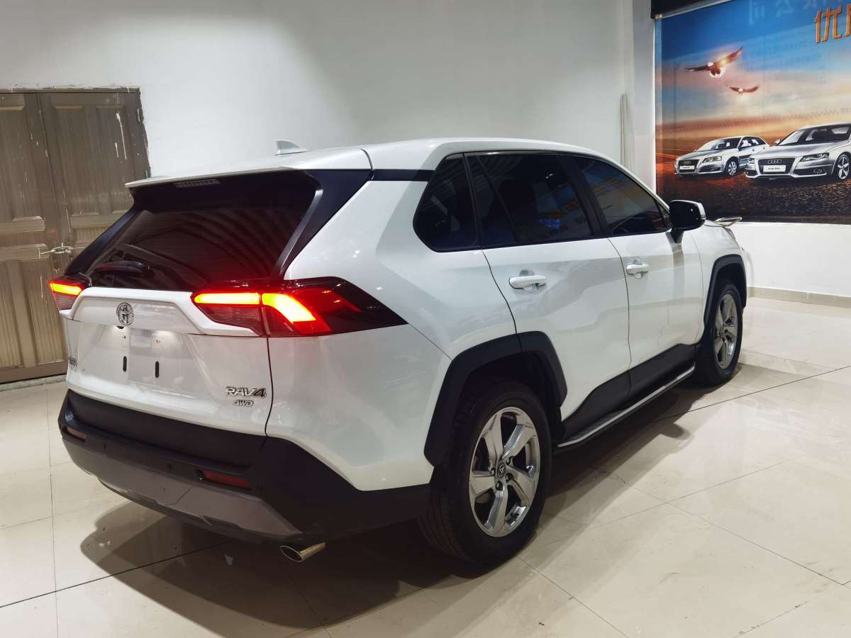 2021年10月豐田 RAV4榮放  2021款 2.0L CVT四驅(qū)風(fēng)尚版