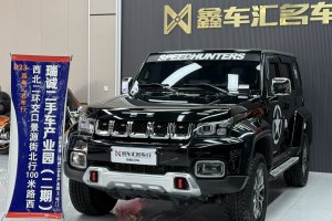 BJ40 北京 2.0T 自動(dòng)四驅(qū)城市獵人版?zhèn)b客型