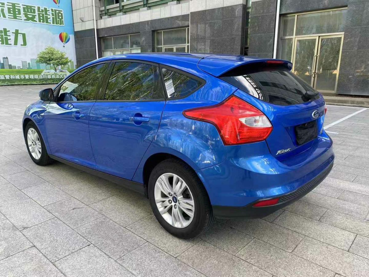 福特 福克斯  2013款 三廂經典 1.8L 自動基本型圖片